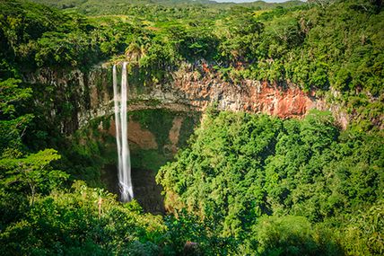 Chamarel, sa cascade, sa terre des 7 couleurs, île Maurice