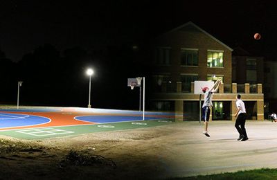 Cara Memberikan Penerangan Lapangan Basket Halaman Belakang Anda