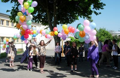 Lâcher de ballons à langevin pour le maintien des clis