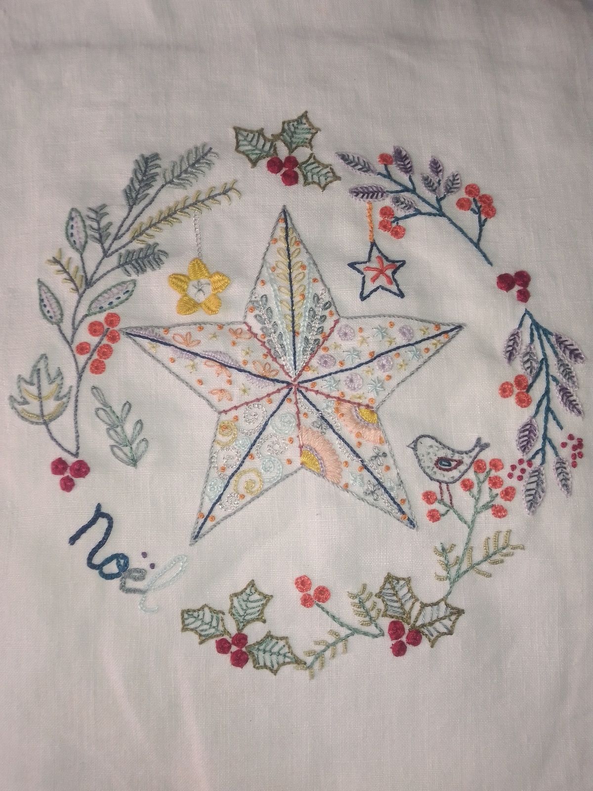 Etoile Brodee Toute Coloree Dentelles Et Fils De Mousseron