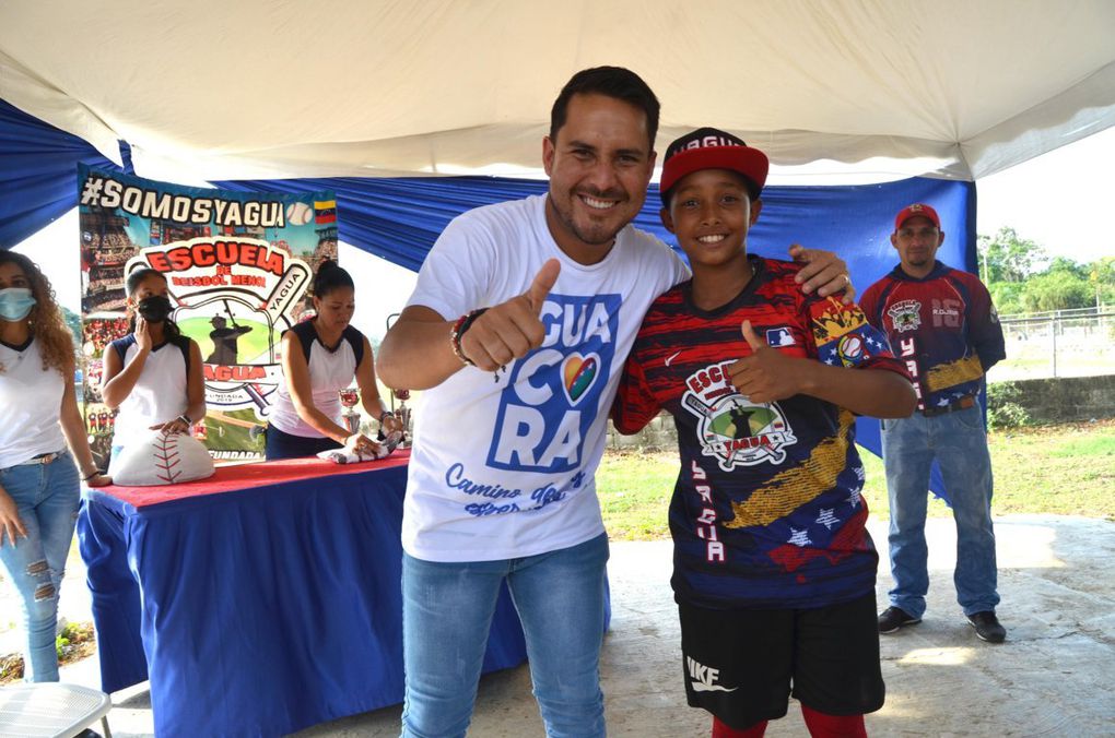 Alcalde  de Guacara entregó 90 uniformes a Escuela de Béisbol Menor de Yagua 