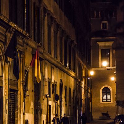 La nuit tombe vite à Rome