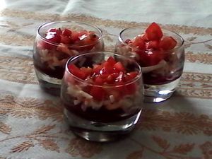 VERRINE A LA BETTERAVE, SURIMI ET TOMATE