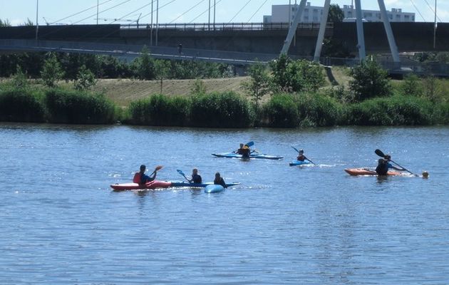 Les CM1 ont  marché sur les kayaks !…