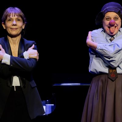 Emma aime Anne. Une clowne et une musicienne au pays d’Anne Sylvestre.