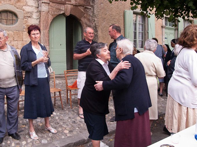 Messe du 29 mai 2010 pour le départ des trois dernières Soeurs de Caunes.
Emotions et tristesse.