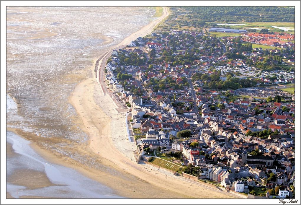 Survoler la baie de Somme , l'une des plus belles baies du monde , un soir d'été est un véritable enchantement. Dépaysement total assuré.