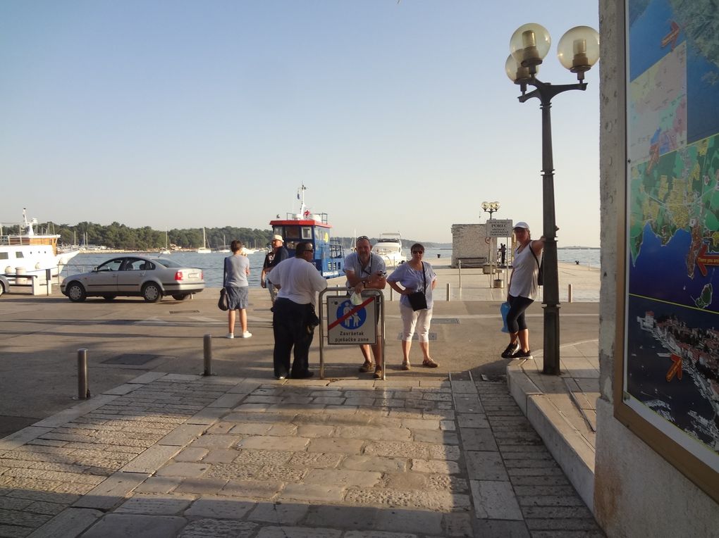DIAPORAMA 5 PHOTOS - AU PORT VOUS POUVEZ VOUS RENDRE A VENISE !! ET OUI VENISE......HÉ ROCKO TU JOUES A L'AMÉRICAIN.........TU ACHÈTES LEQUEL..............J'AVAIS RAISON VRAIMEN LE CALIFORNIEN OU LE TEXAN