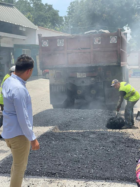 Alcalde de Guacara supervisó aplicación de 20 toneladas de asfalto en la parroquia Yagua