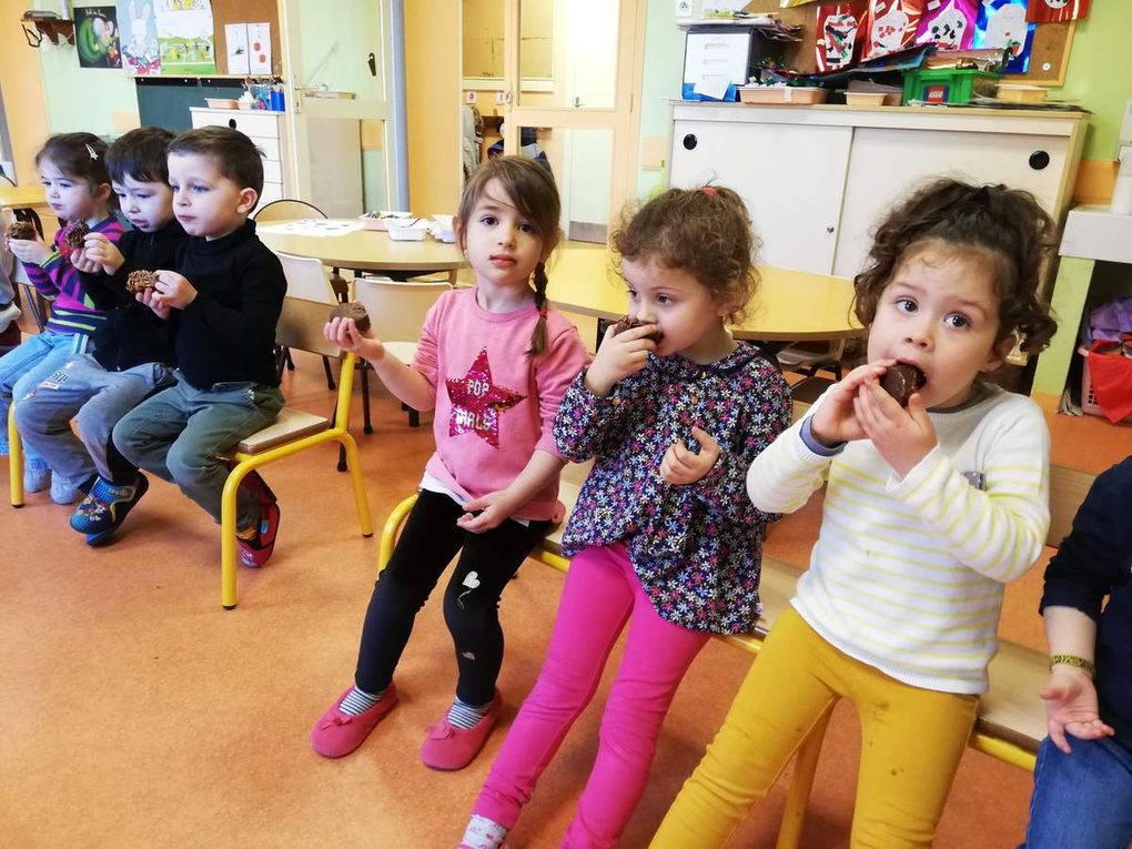 Je ne sais pas dans les familles des Petits/Moyens mais à l'école, ces roses des sables ont été très appréciées ! Miam !