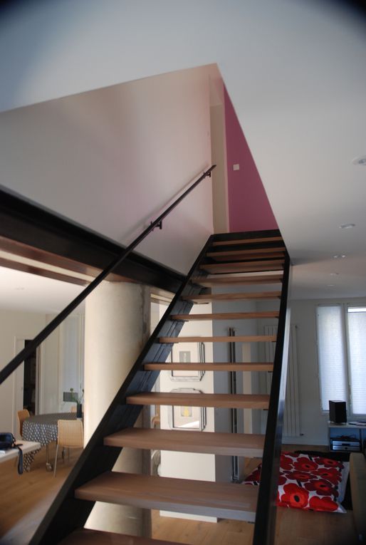 Escaliers en fer forgé droits, en colimançon, balançé. L'art de fer crèe sur mesure des escaliers authentique et  unique pour votre intérieur. Boris Klein, ferronnier d'art et artisan d'art et du patrimoine est à votre écoute pour créer avec