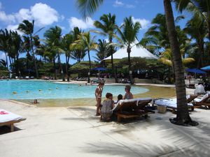 Cascades de Chamarel     la colline des septs couleurs    la piscine de l'hôtel