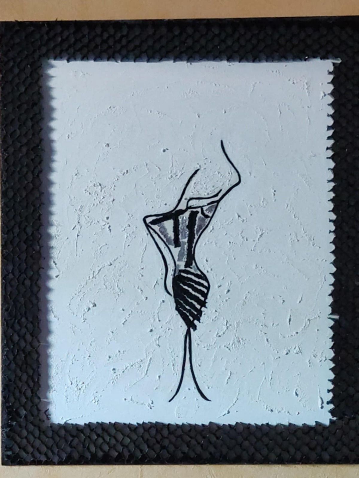 La femme en papier, Technique mixte sur bois, Année 2023, 65cm par 54 cm,Frederique Gouzien, artiste peintre plasticienne etrange,mont de marsan,les landes,france