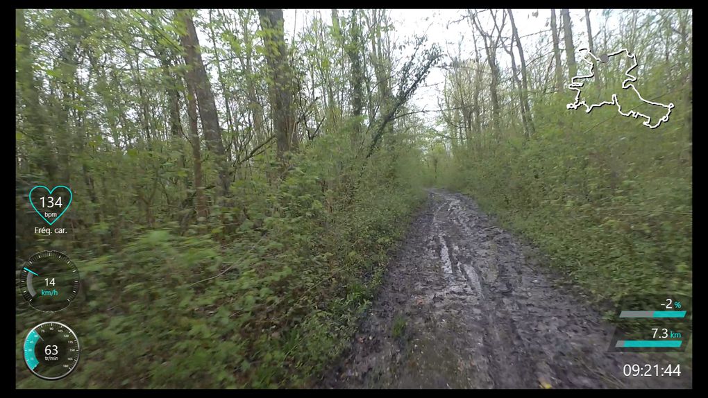 Retour au VTT pour la préparation au Roc D'Ardenne, 45Km D+620m, avec Patrice et Chris. Beau temps mais terrain très gras.