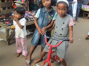 JEUX D'ENFANTS à MADAGASCAR