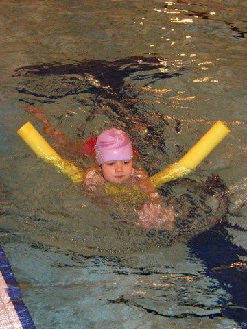 Au mois de janvier, des maîtres et maîtresses de notre circonscription ont participé à un stage de piscine, ils avaient besoin de 2 classes "cobayes" pour s'entraîner à mettre en oeuvre leurs séances... Nous avons donc participé à leur stage