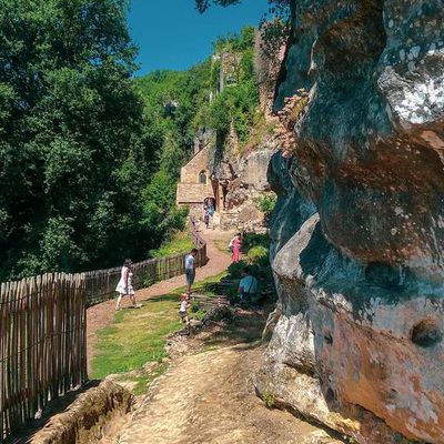 Village troglodytique de la Madeleine en Périgord