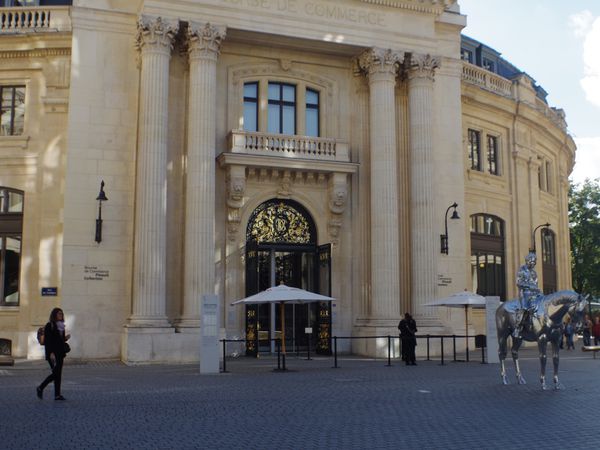 La bourse de commerce Pinault Collection et la colonne Catherine de Médicis