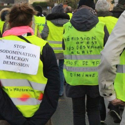 DIFFÉRENTES STRATÉGIES EN COLLISION SUR LE MOUVEMENT GILET JAUNE