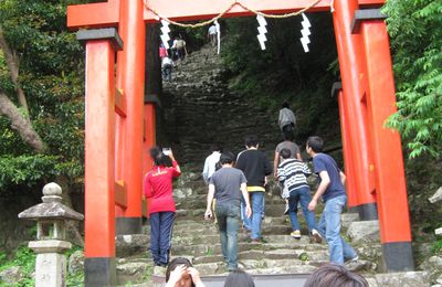 神倉神社と熊野速玉神社の参観で、浦島ホテルの方へ　Visite des temples Kamakura et Kumano Hayatama, puis vers l'hôtel Urashima