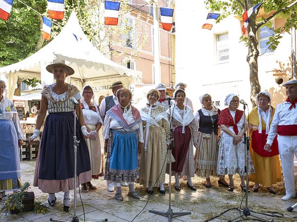 Le groupe de l'OMCAL &quot;la Joie de vivre&quot; a fait honneur à  notre belle  Provence