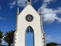 Chapelle Notre-Dame d'espérance + plaque mémorable aux victimes de la mer de la route et du cancer