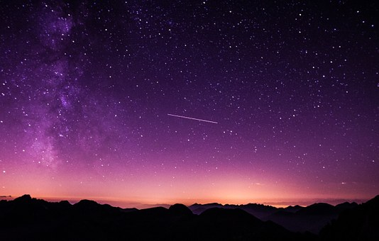 Pourquoi les étoiles filantes reviennent-elles périodiquement chaque année ?