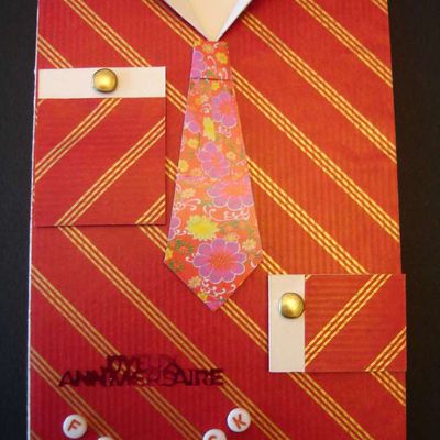En chemise cravate