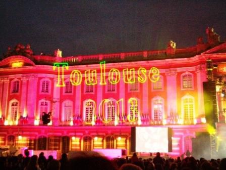 <p>A l'occasion de la candidature de Toulouse pour &ecirc;tre capitale mondiale de la culture en 2013, les plasticiens volants nous ont offert un vrai bon moment dans les rues de Toulouse et place du Capitole.</p>
<p>Du grand spectacle ....</p>