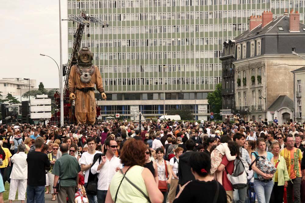 Les photos de la petite géante et du scaphandrier - Royal de Luxe Nantes 2009