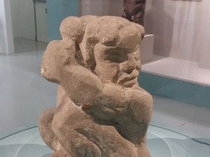 Sculptures de Derain, "Homme et Femme (Les Jumeaux)", 1907 du Lehmbruck Museum de Duisburg et "Nu debout", automne 1907 du centre Pompidou