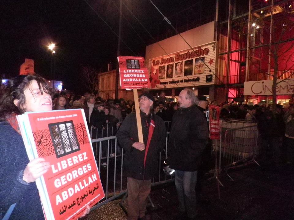 (samedi 15/12/2012), à l'occasion de l'inauguration de la place de la "Liberté" à Pessac, 

les militant(e)s pour la libération de Georges ABDALLAH ainsi que les élu(e)s NPA dans la mairie

ont informé les centaines présents la situation de ce