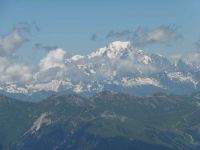 L'arrivée au col du Fruit. Une vue sur le versant de Courchevel. On aperçoit le Mont Blanc.