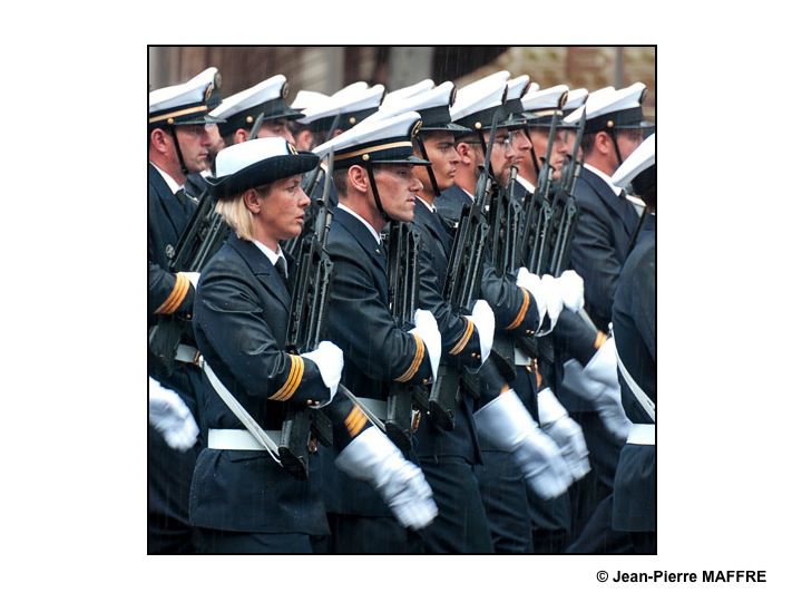 Un aperçu de l’Armée Française avec, entre autres, la Patrouille de France, la Marine, l’Armée de terre, la Légion Etrangère comme si vous y étiez. Paris, les 14 juillet 2010.