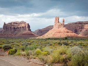 On the road to Monument Valley