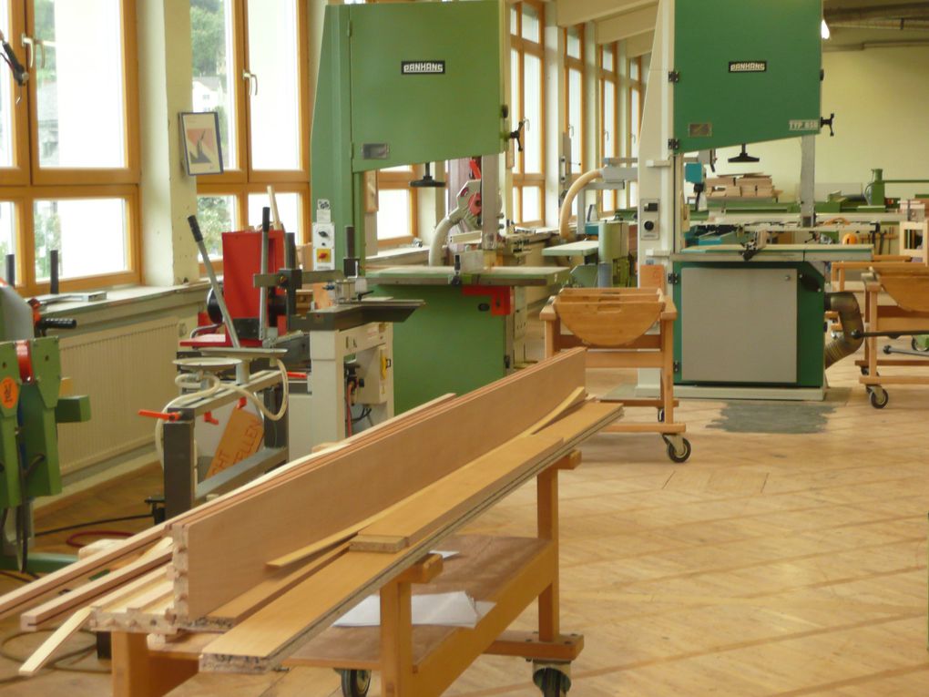 Des ateliers de menuiserie où les poussières de bois sont récupérées pour en faire des briques pour le chauffage, une piscine écolo et plein d'autres choses à Lintz en Autriche...