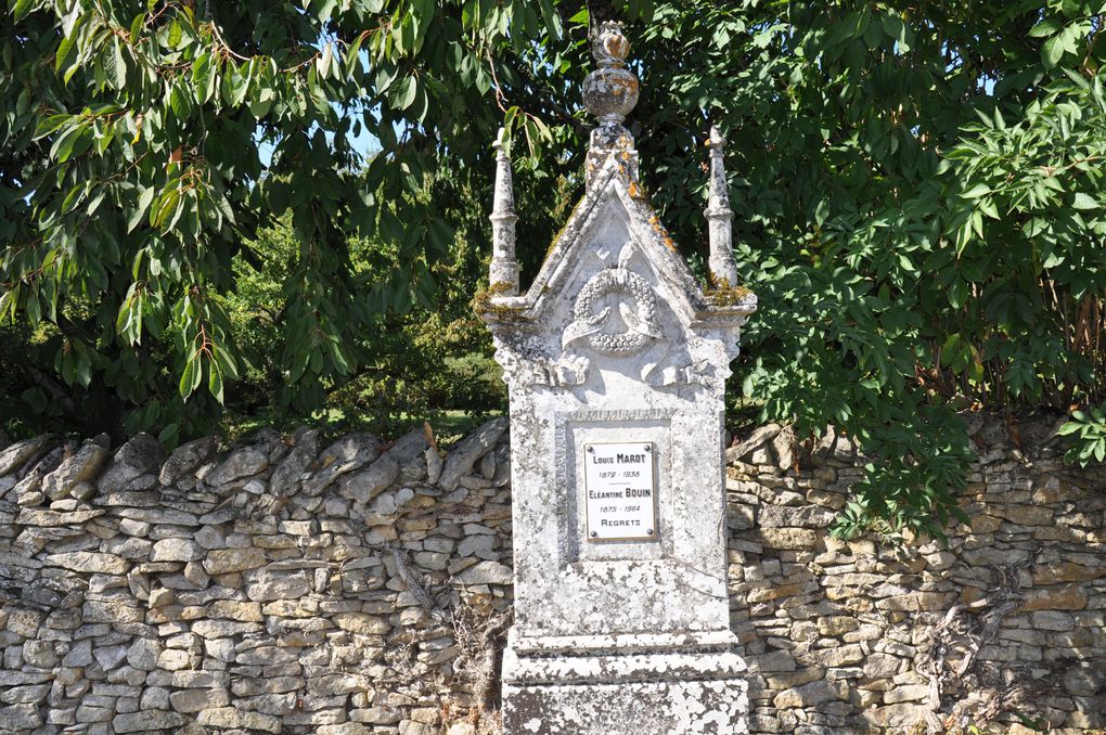 Lire l'excellent livre :
"Les protestants en Poitou-Charentes et Vendée" chez Geste Éditions.