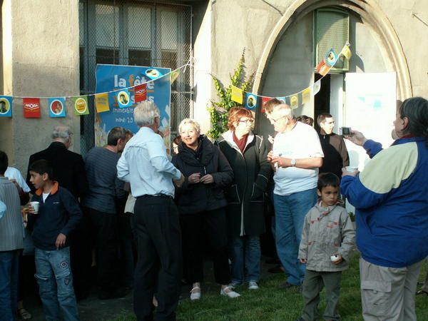 Mai 2007 : Fête des Voisins au Centre Musical Massenet, en partenarait avec les associations locales. Remerciements à Bernard et François pour les photos.