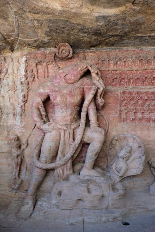 sculptures à Udaygiri caves (cliquez pour dérouler les photos)
