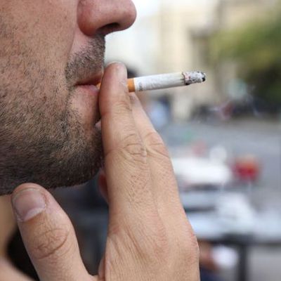 En France, faut-il interdire de fumer et de vapoter dans la rue pour lutter contre l'épidémie du Coronavirus ?