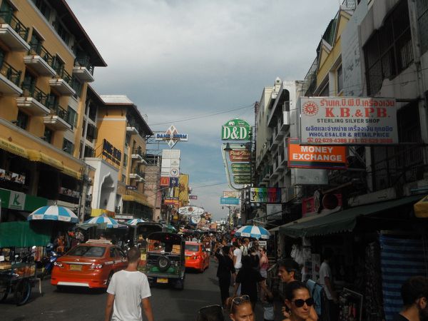 Shopping dans la foule de Kao San Road !