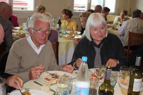 Voici un reportage photographique de la journée du 19 mai 2010 par Michèle Péron n 3 épisodes: La visite du musée de la Marine de Brest, le repas au restaurant Le Ruffé et la visite du jardin botanique de l'Hopital des Armées.