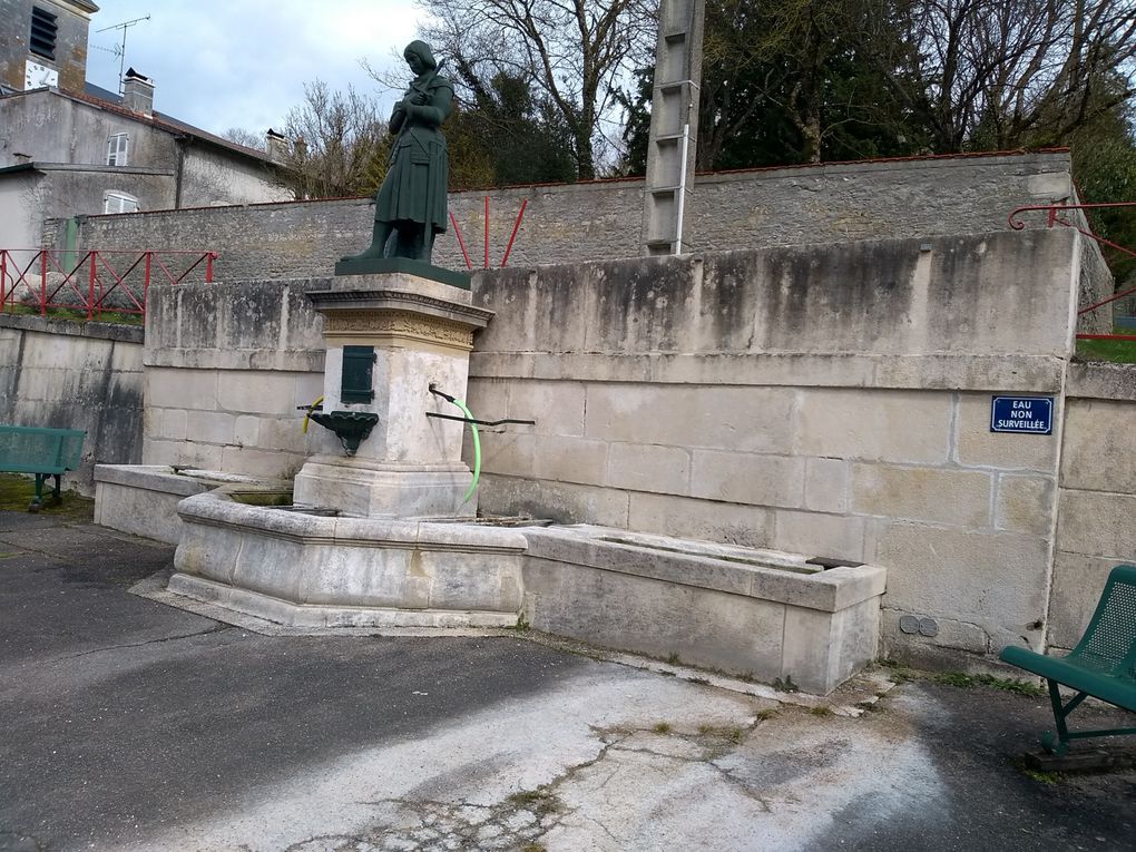 Fontaines et lavoir-égayoir à Montigny les Vaucouleurs