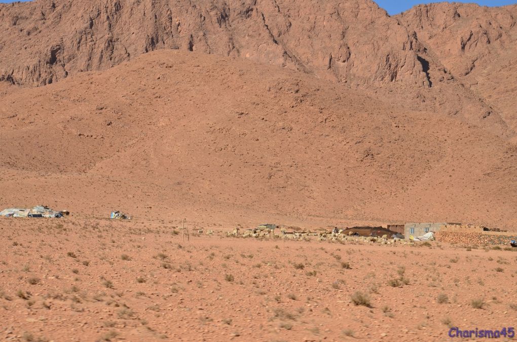 Sur la route de Bouarfa (Maroc en camping-car)
