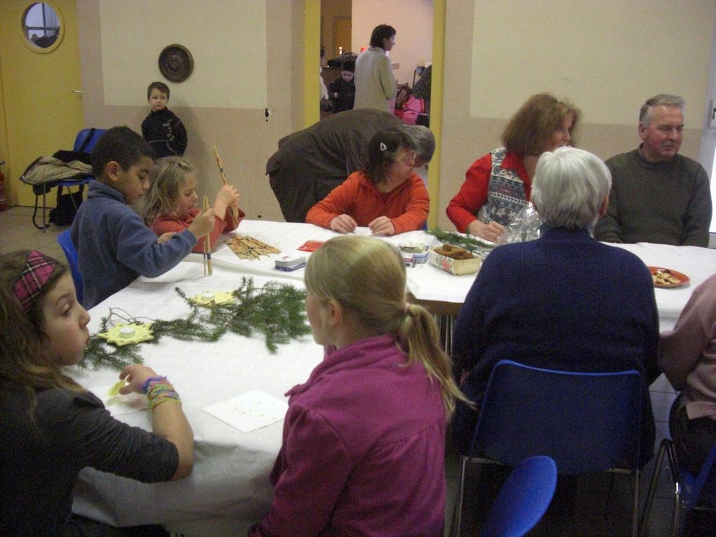 Après-midi récréatif organisé pour les seniors de Hestroff et environs par Hestroff Amitiés. Pour la 3e de l'Avent les écoliers furent invités au goûter.