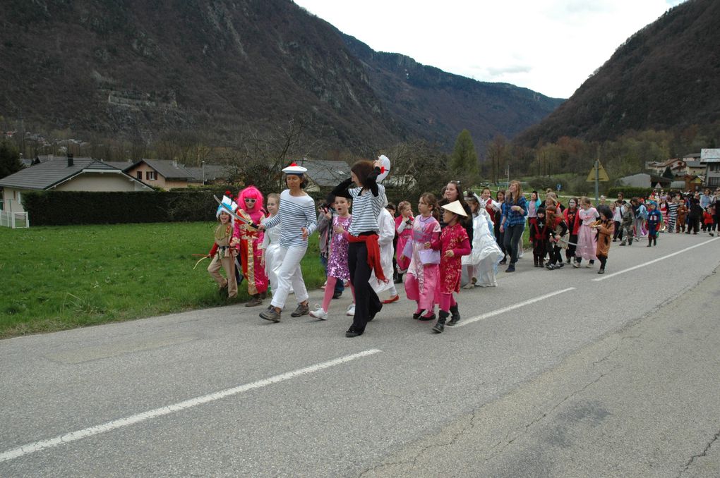 Préparation au carnaval à Rognaix le 12 avril 2013