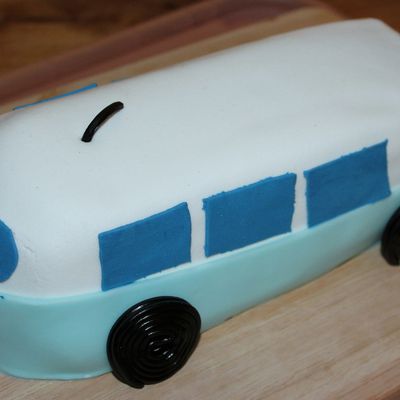 Mon 1er cake design : Le Combi VW 