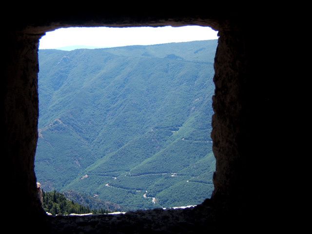 Une série de photos prises au cours de randonnées dans les Cévennes du côté de St-Jean du Gard. Et du Mont Aigoual au Cirque de Navacelle. Diversité des paysages et richesse d'une région que je découvre chaque année depuis plus d'une décenn