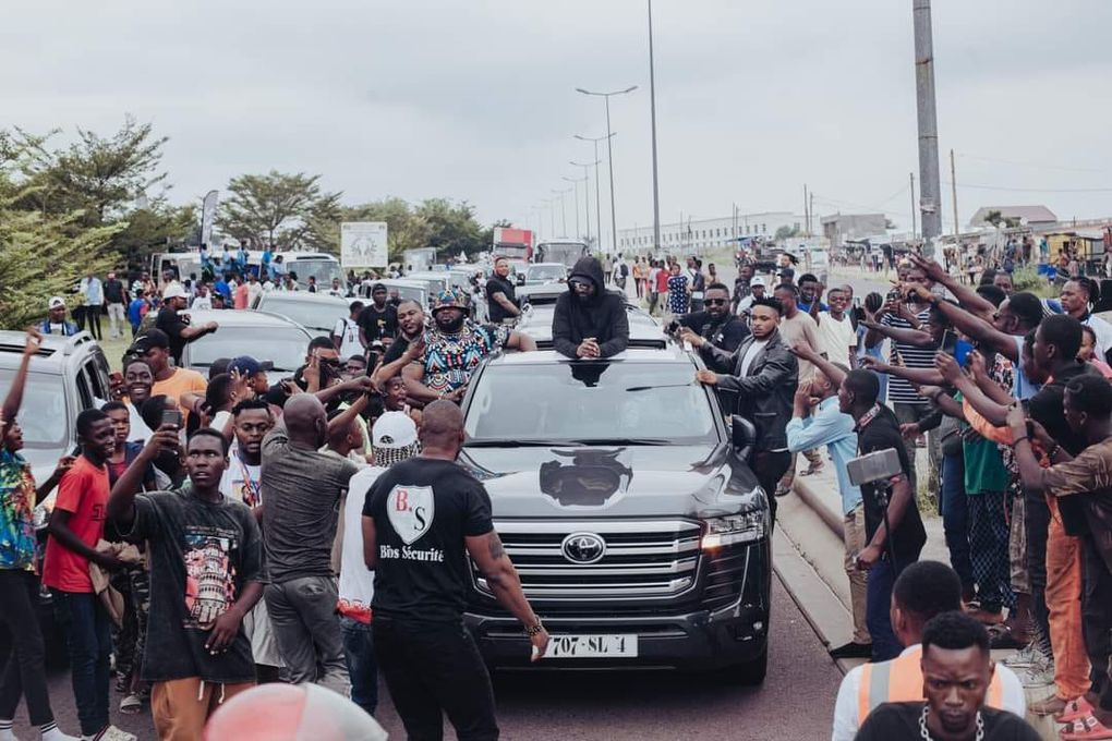  Fally Ipupa | • Le caravane de Fally Ipupa organisée ce vendredi à Brazzaville, en prélude de son spectacle historique ce samedi au stade Alphonse Massamba Débat.