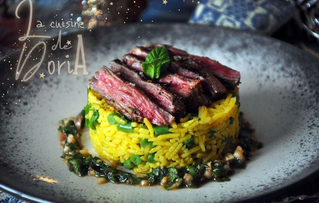 Hampe de boeuf, sauce aux herbes et riz parfumé